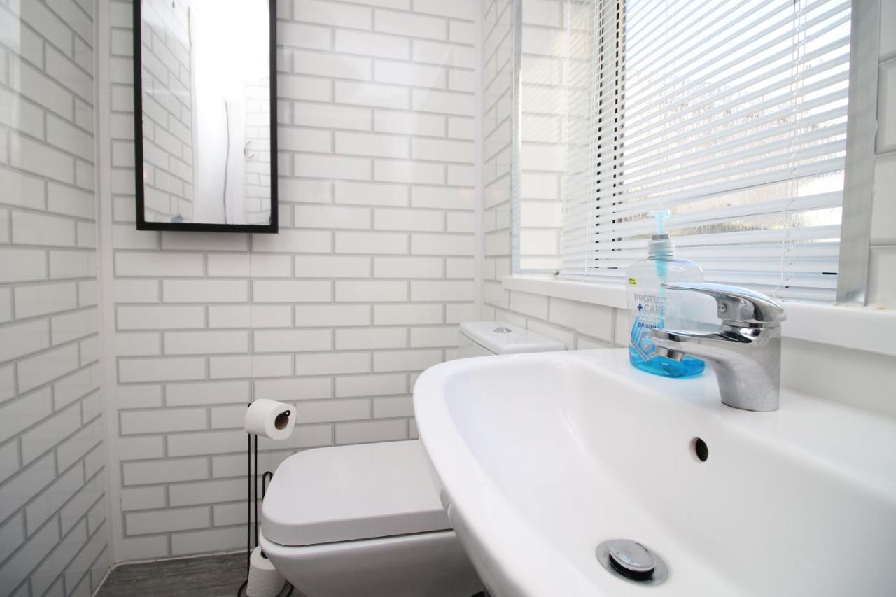 Lovely Studio Flat With Free Parking - Near To City Center Swansea Eksteriør billede
