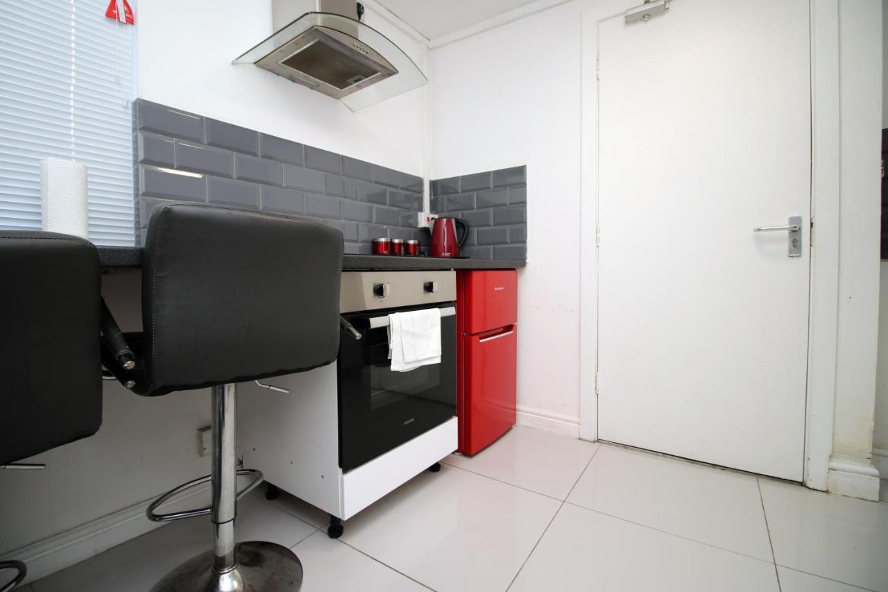 Lovely Studio Flat With Free Parking - Near To City Center Swansea Eksteriør billede